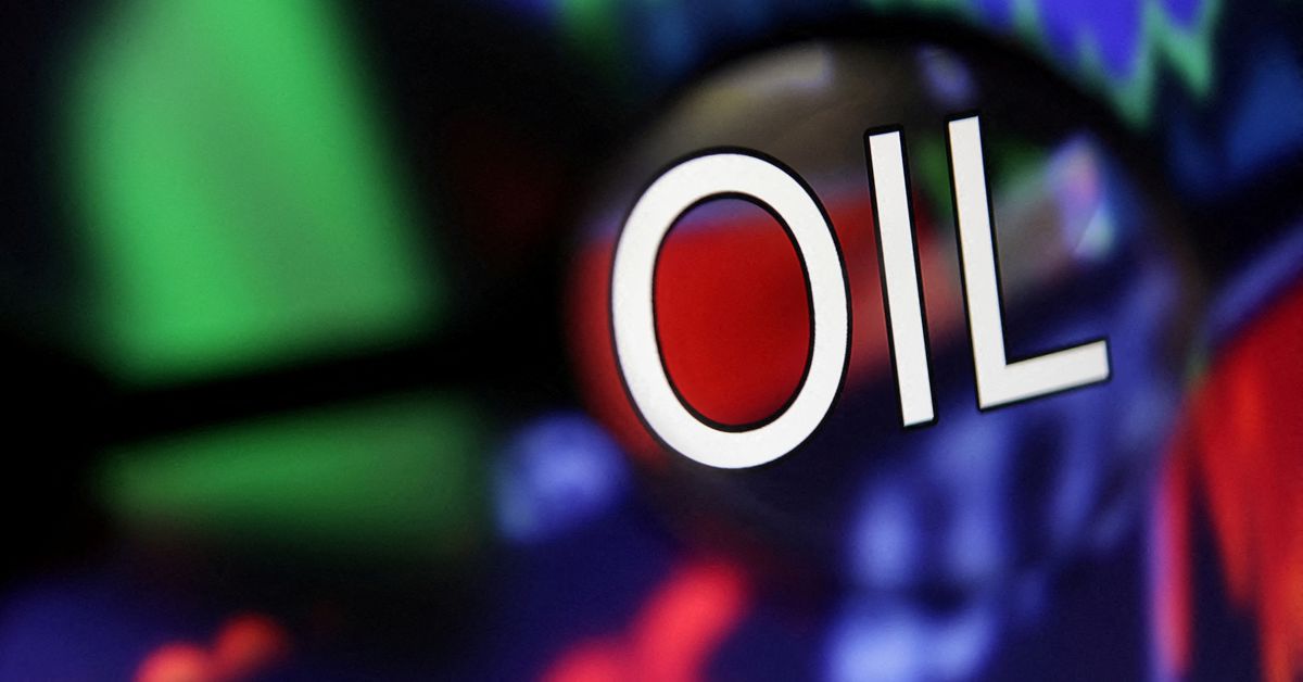 Oil falls more than 1% on weaker economic outlook