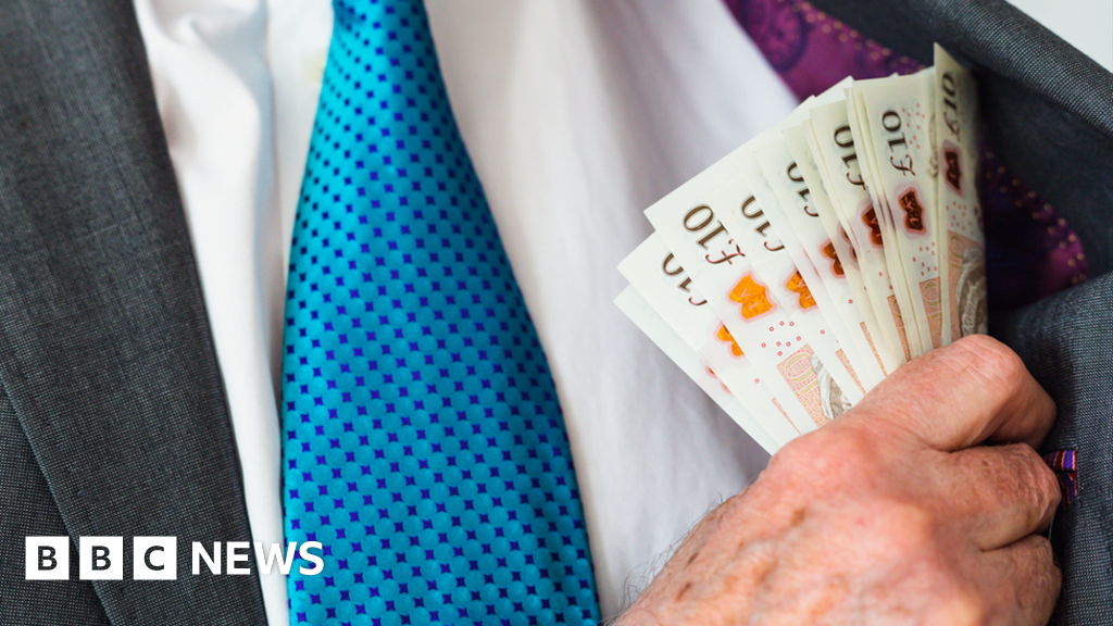 Call on billionaires to pay minimum tax - BBC News